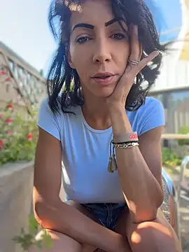 Yasmiinee online show from 14, 6, 2026