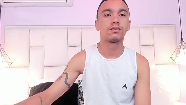AndresSolorzano1 online show from 5, 6, 2026
