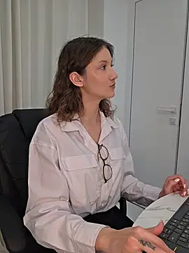 Aria Alves online show from 7, 7, 2026