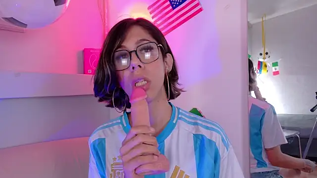 ZoeyPetit online show from 7, 7, 2026