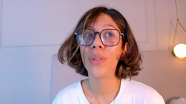 ZoeyPetit online show from 8, 7, 2026