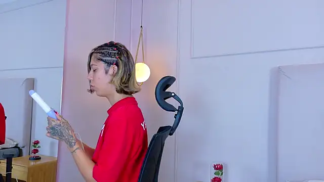 ZoeyPetit online show from 24, 7, 2026