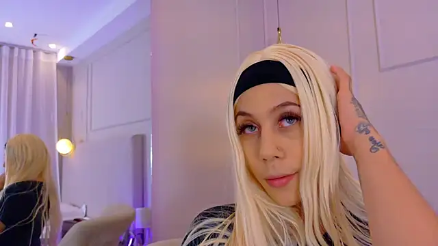 ZoeyPetit online show from 29, 7, 2026