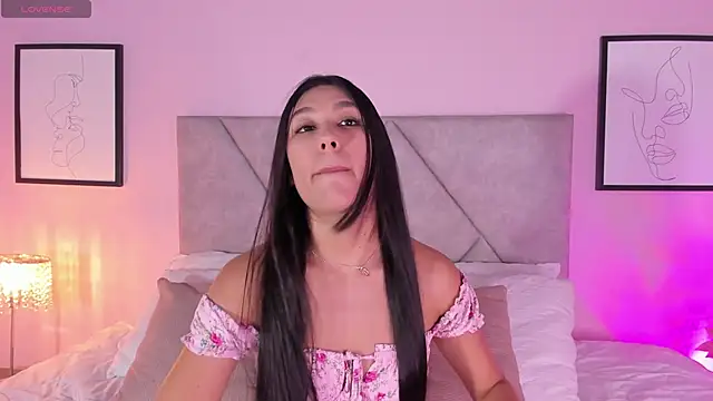 Snapshot of Emiilyh_ chatting on 15, 6, 2026 Emiilyh online show from 15, 6, 2026