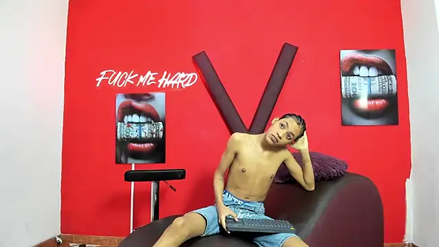 LOVE GUYS1 online show from 29, 4, 2026