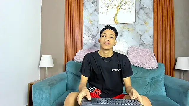 LOVE GUYS1 online show from 20, 5, 2026
