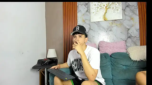 LOVE GUYS1 online show from 12, 6, 2026