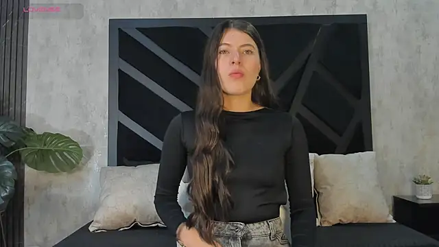 Snapshot of Hillary_myerss_ chatting on 6, 6, 2026 Hillary myerss online show from 6, 6, 2026