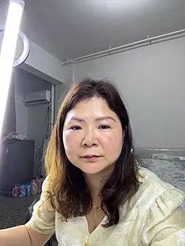 Snapshot of linda51863 chatting on 3, 6, 2026 linda51863 online show from 3, 6, 2026