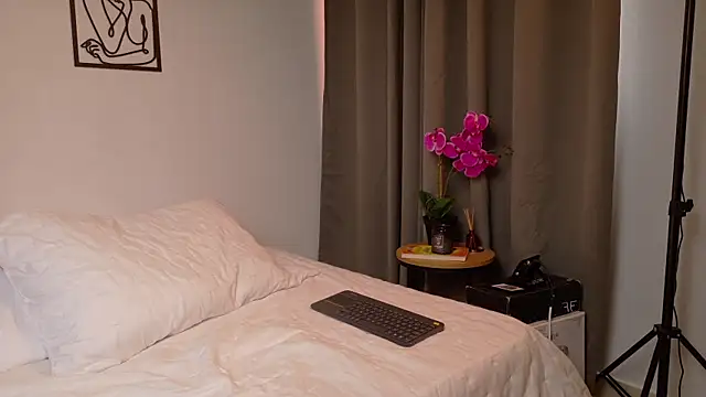 Alanna L online show from 16, 6, 2026