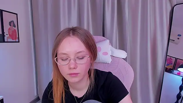FloraLarsson online show from 8, 5, 2026