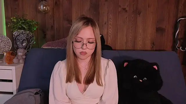 AshleyChristal online show from 13, 5, 2026