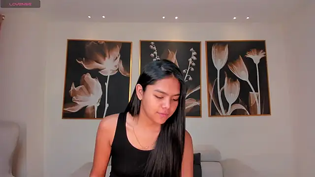 Snapshot of SaphiraJames chatting on 10, 6, 2026 SaphiraJames online show from 10, 6, 2026