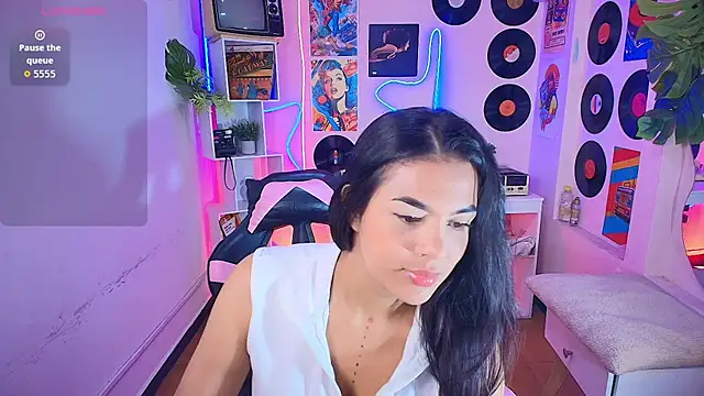 Snapshot of Duulce_mia chatting on 6, 7, 2026 Duulce mia online show from 6, 7, 2026