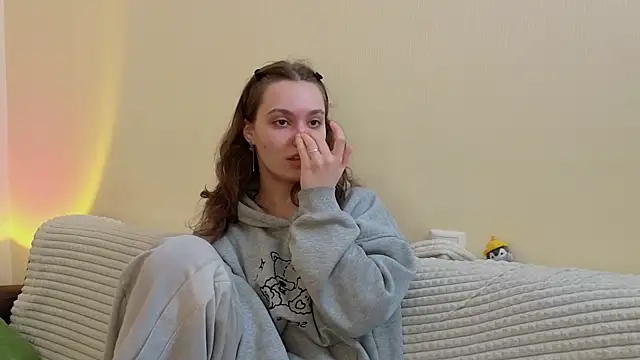 JolieDerringer online show from 13, 5, 2026