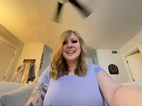 Snapshot of blonde__baby chatting on 13, 5, 2026 blonde baby online show from 13, 5, 2026
