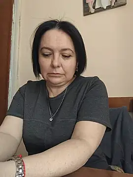 EmmaEmmy40 online show from 18, 5, 2026