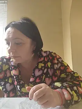 EmmaEmmy40 online show from 17, 6, 2026