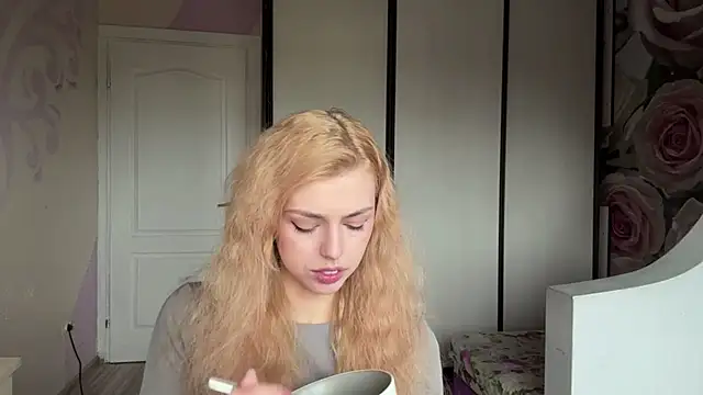 ScarlettRosy online show from 18, 5, 2026