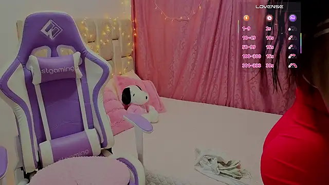 Snapshot of Naomilaurent chatting on 15, 5, 2026 Naomilaurent online show from 15, 5, 2026