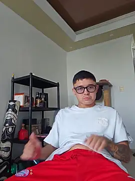 Snapshot of SAMY_AND_FRIENDSS chatting on 4, 6, 2026 SAMY AND FRIENDSS online show from 4, 6, 2026