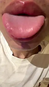 Snapshot of hotlips2026 chatting on 26, 6, 2026 hotlips2026 online show from 26, 6, 2026