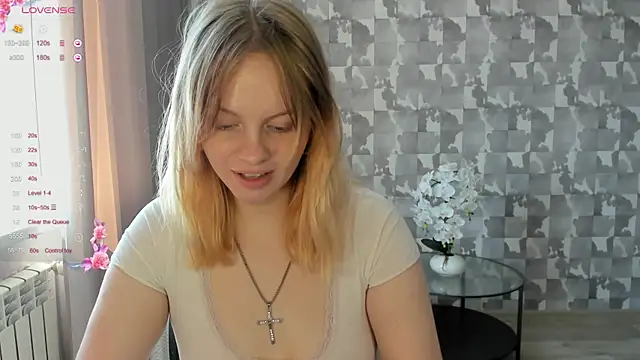 Snapshot of L_aura chatting on 9, 5, 2026 L aura online show from 9, 5, 2026