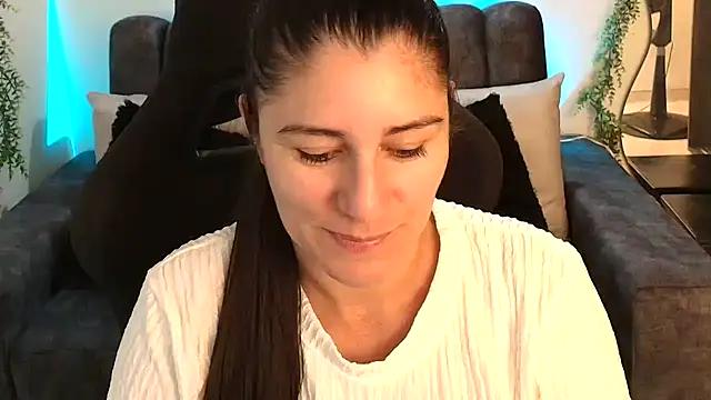 Snapshot of LUCYMILF_SEXY chatting on 31, 5, 2026 LUCYMILF SEXY online show from 31, 5, 2026