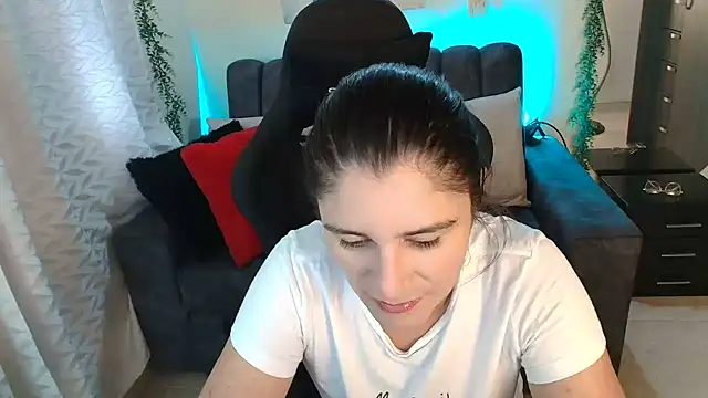 LUCYMILF SEXY online show from 18, 7, 2026