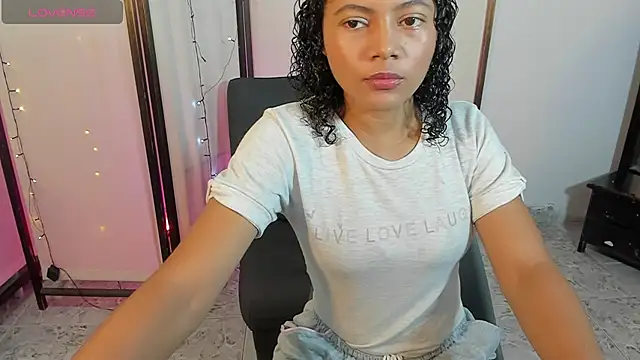 Snapshot of EmmaRay3 chatting on 12, 5, 2026 EmmaRay3 online show from 12, 5, 2026
