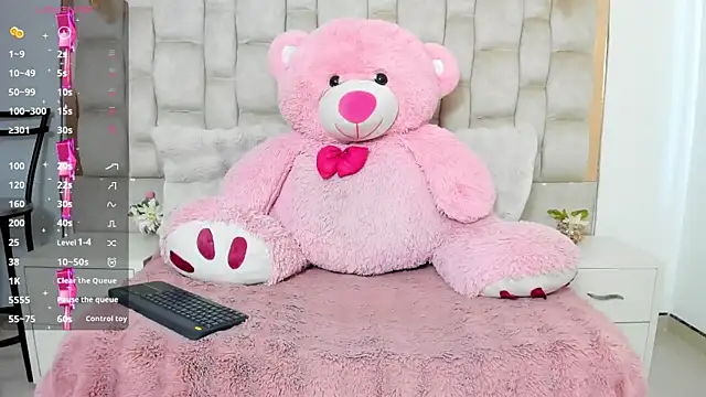 MaddyReyes online show from 12, 6, 2026