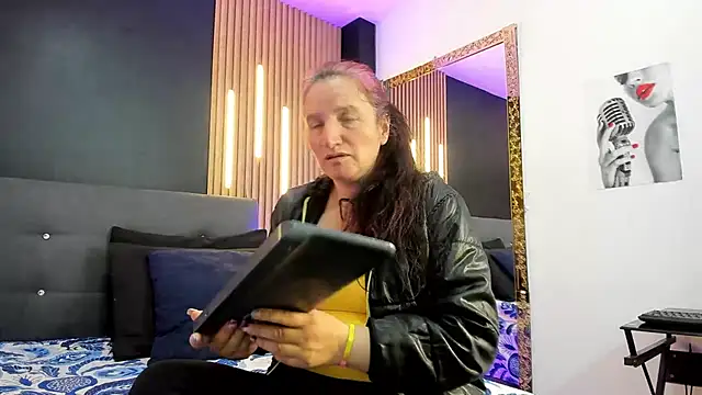 CloeMature online show from 5, 8, 2026