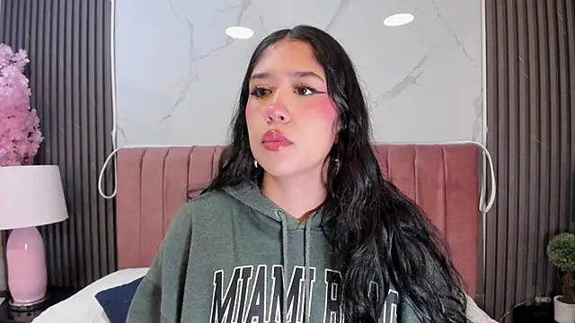 Snapshot of Hanna_Thorne chatting on 18, 6, 2026 Hanna Thorne online show from 18, 6, 2026