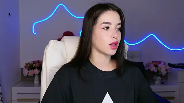 MaddiePerez online show from 12, 6, 2026