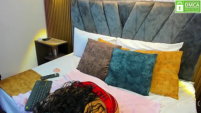 Aisha Vex online show from 3, 6, 2026