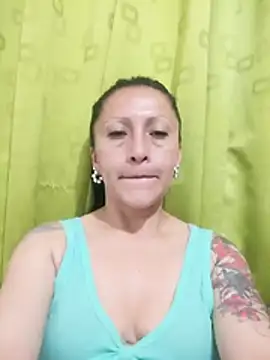 Snapshot of Vely_ chatting on 24, 5, 2026 Vely online show from 24, 5, 2026