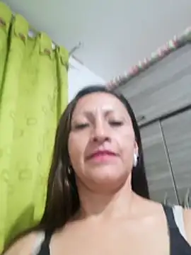 Snapshot of Vely_ chatting on 8, 6, 2026 Vely online show from 8, 6, 2026