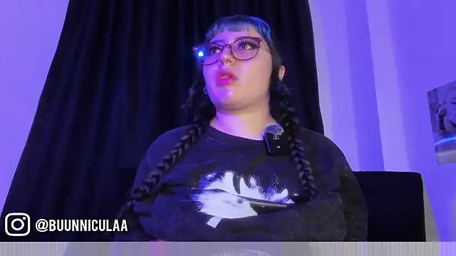 LarissaHell online show from 8, 6, 2026
