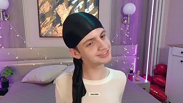 Bimbo boy  online show from 18, 5, 2026