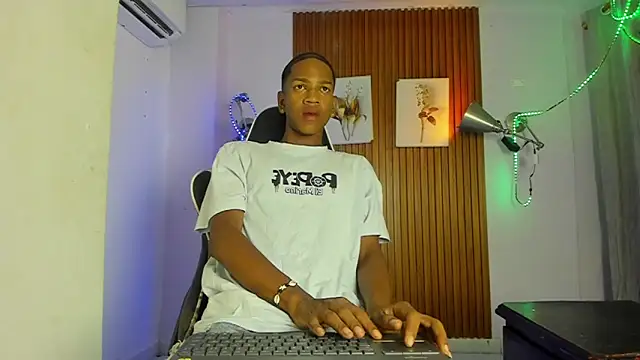 Snapshot of Afrowayuu chatting on 23, 6, 2026 Afrowayuu online show from 23, 6, 2026