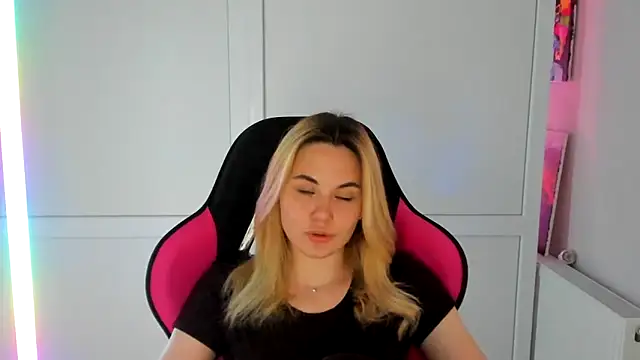 Emma starrs  online show from 20, 6, 2026