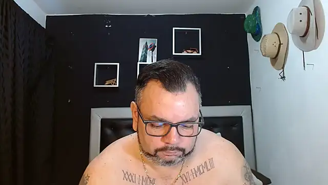 Snapshot of perverseveteranmanxxx chatting on 4, 2, 2025 perverseveteranmanxxx online show from 4, 2, 2025