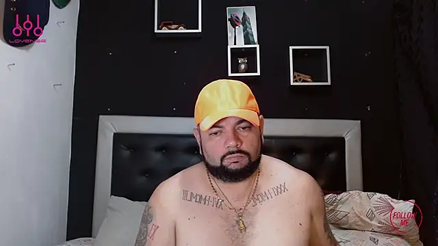 Snapshot of perverseveteranmanxxx chatting on 4, 3, 2025 perverseveteranmanxxx online show from 4, 3, 2025