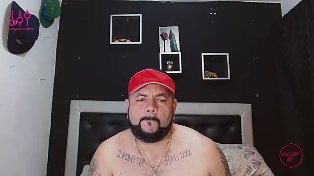 Snapshot of perverseveteranmanxxx chatting on 5, 3, 2025 perverseveteranmanxxx online show from 5, 3, 2025