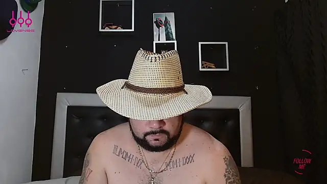 Snapshot of perverseveteranmanxxx chatting on 8, 3, 2025 perverseveteranmanxxx online show from 8, 3, 2025