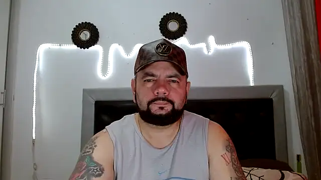 Snapshot of perverseveteranmanxxx chatting on 20, 9, 2025 perverseveteranmanxxx online show from 20, 9, 2025