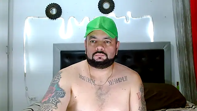 Snapshot of perverseveteranmanxxx chatting on 3, 10, 2025 perverseveteranmanxxx online show from 3, 10, 2025