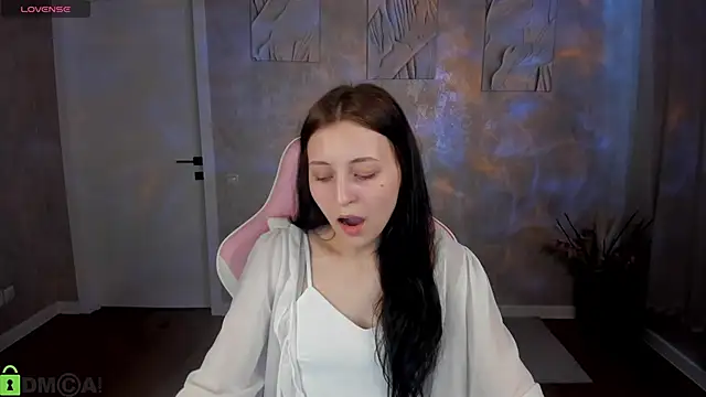 Tracey Gill online show from 8, 6, 2026