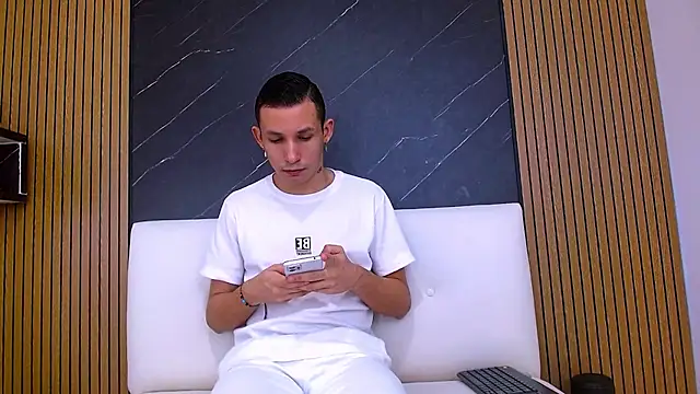 Isak Berekoa online show from 26, 6, 2026