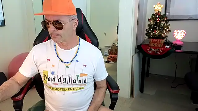 Snapshot of hotdadbod chatting on 6, 12, 2024 hotdadbod online show from 6, 12, 2024